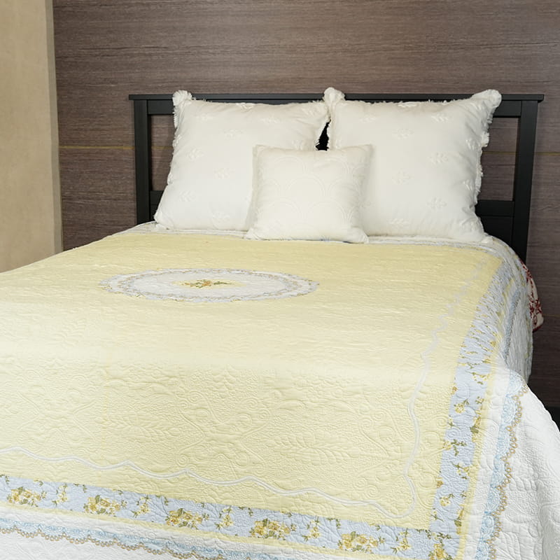 Broderat Patchwork Quilt Set