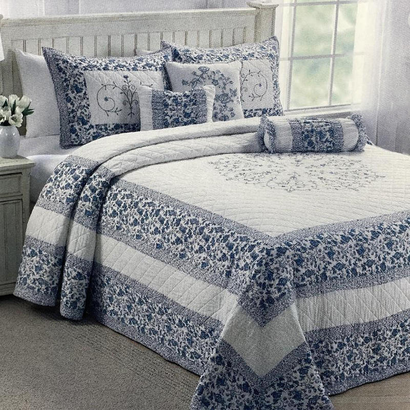 Broderat Patchwork Quilt Set